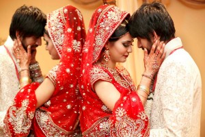Beautiful picture of an Asian Couple on their wedding day